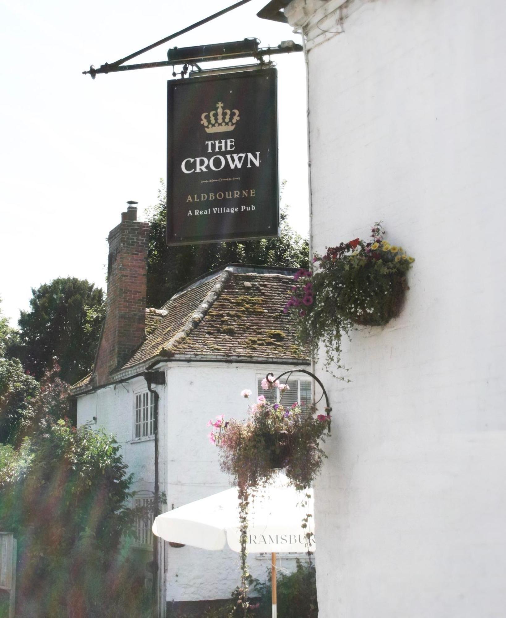 The Crown Aldbourne Hotell Eksteriør bilde