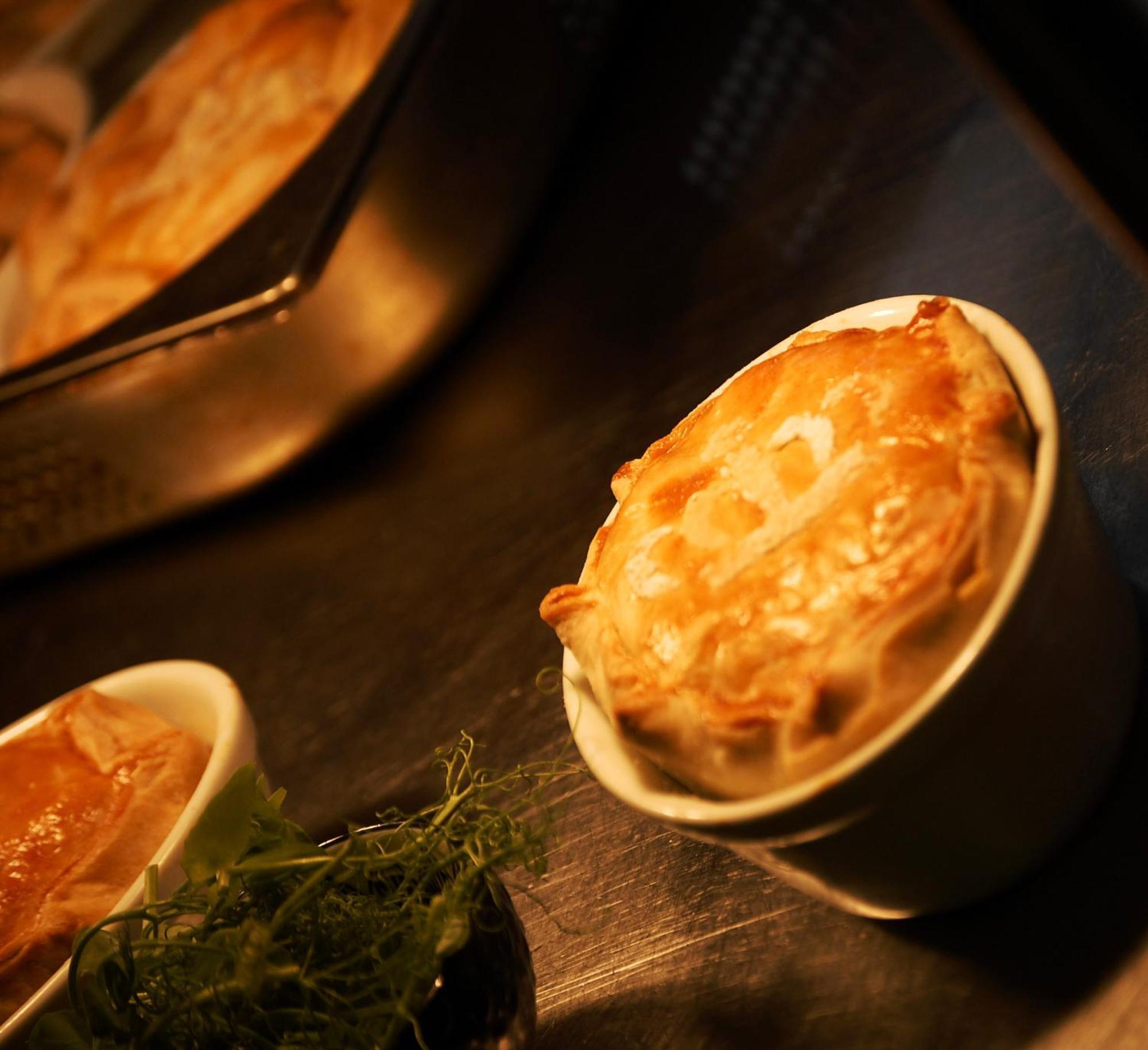 The Crown Aldbourne Hotell Eksteriør bilde