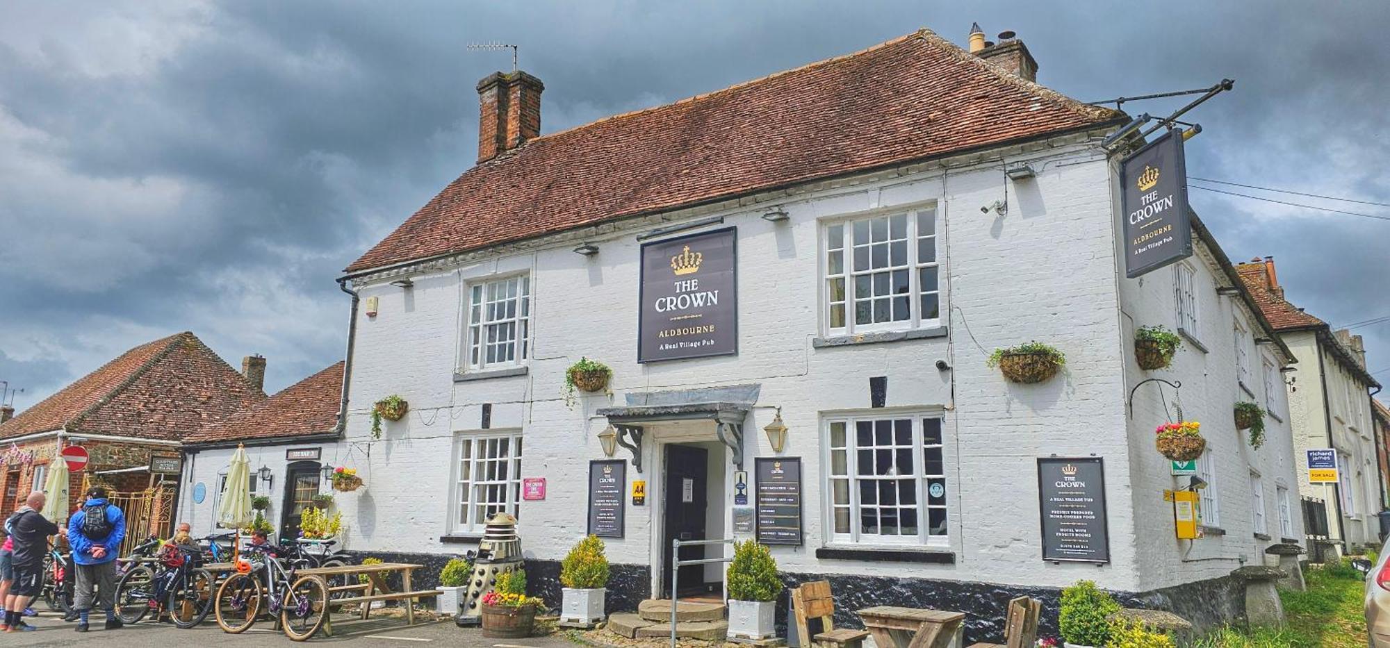 The Crown Aldbourne Hotell Eksteriør bilde