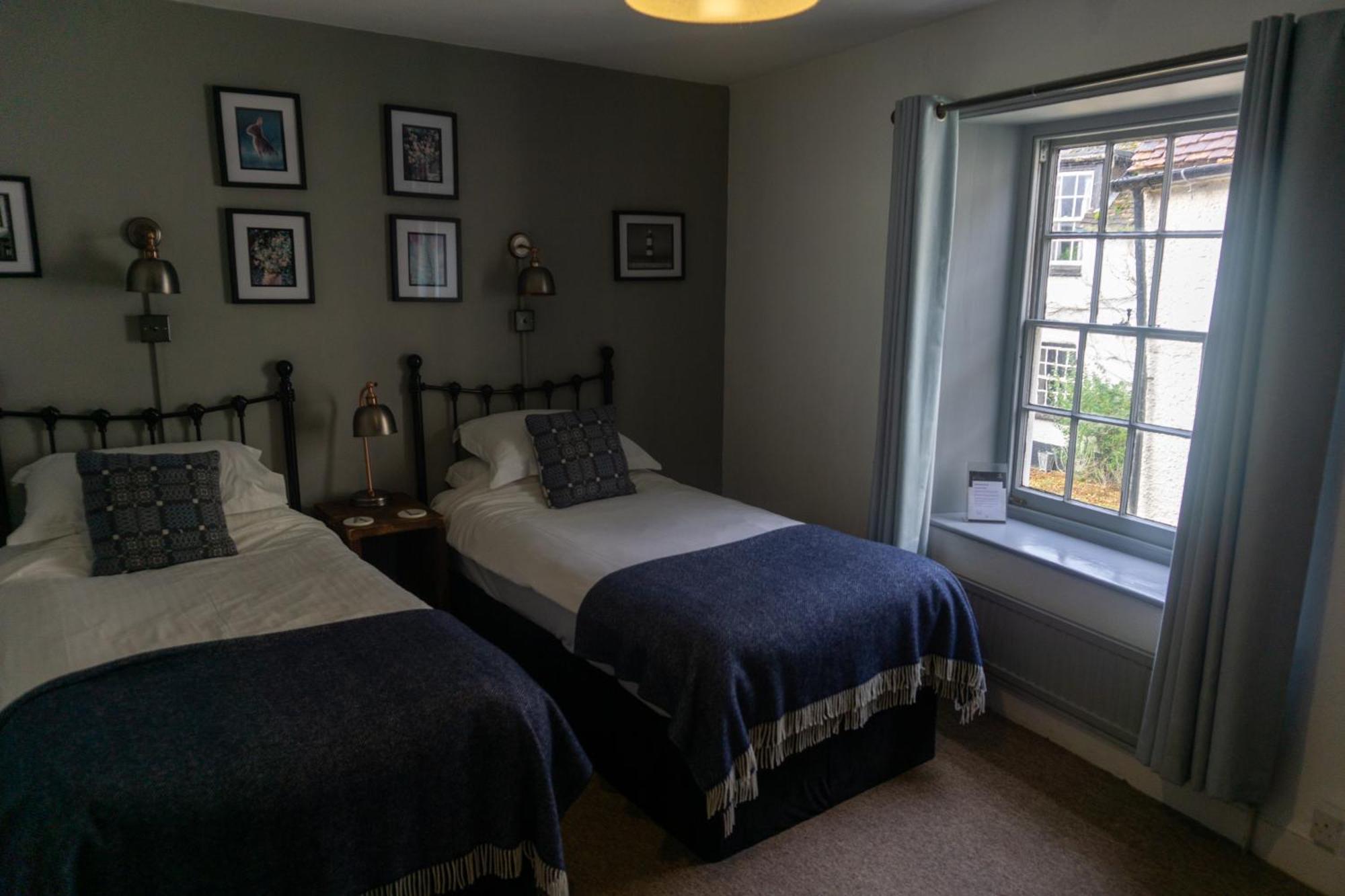 The Crown Aldbourne Hotell Eksteriør bilde