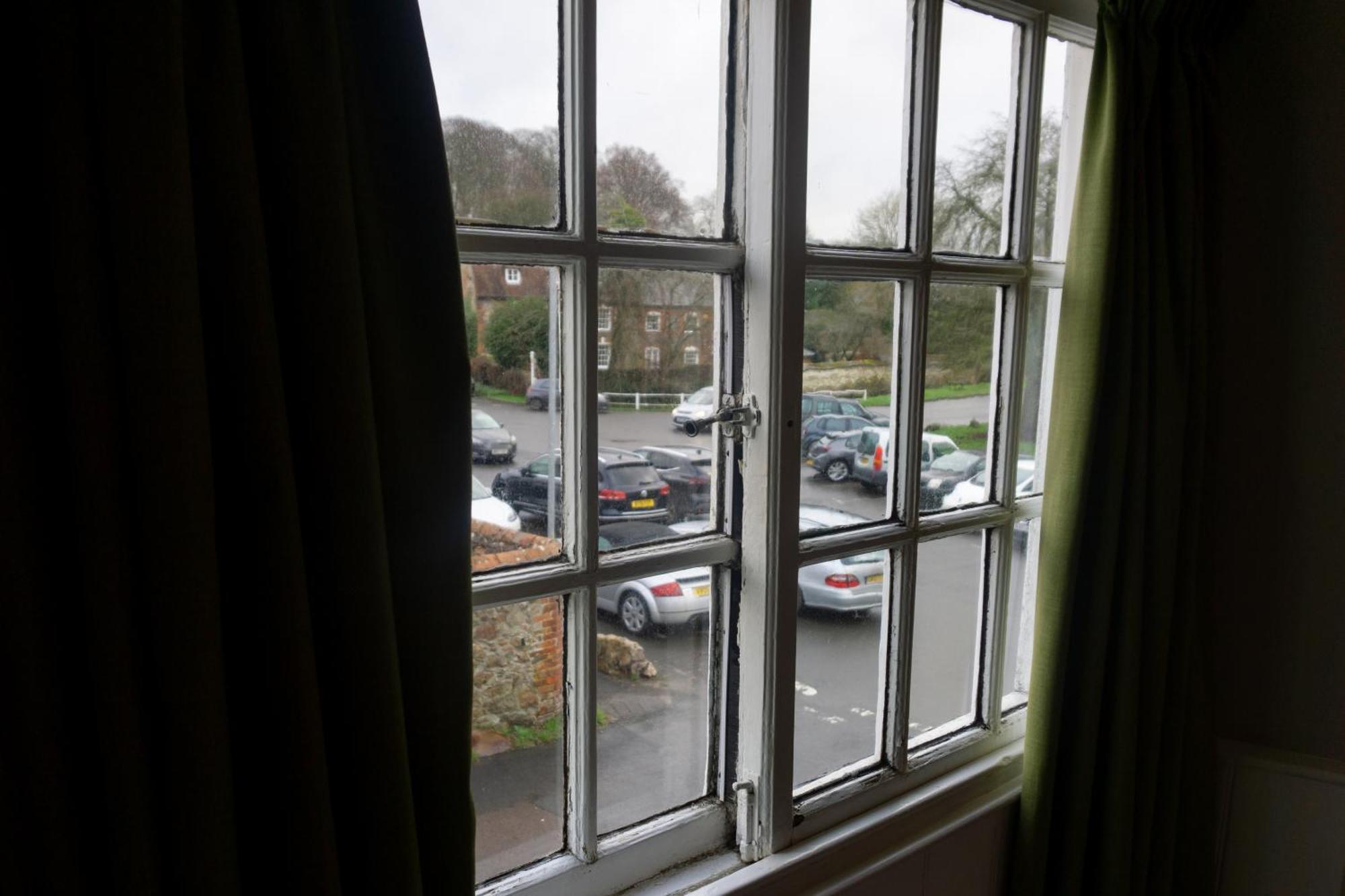 The Crown Aldbourne Hotell Eksteriør bilde