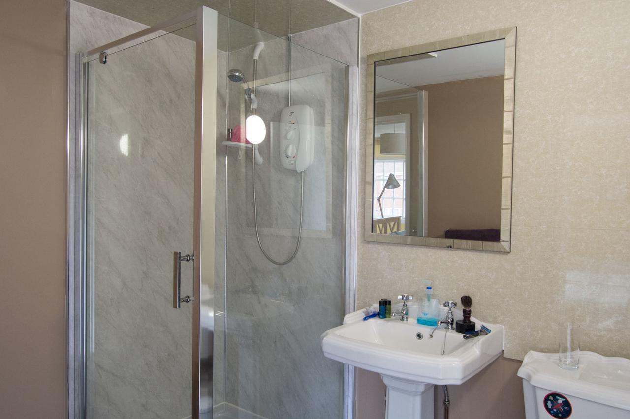 The Crown Aldbourne Hotell Eksteriør bilde